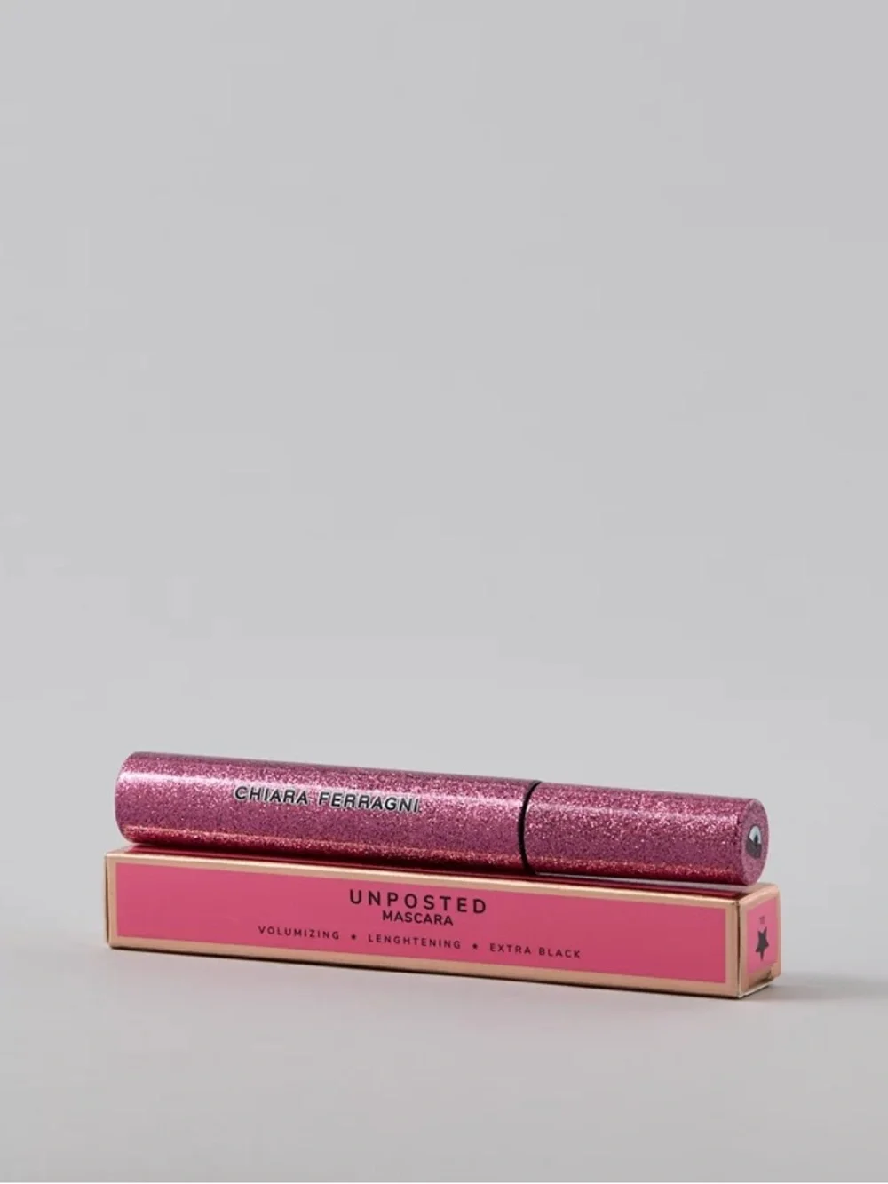 Chiara Ferragni Mascara - UNPOSTED 01